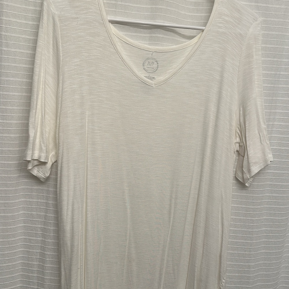 Maurices Cream V-Neck Short Sleeve Top